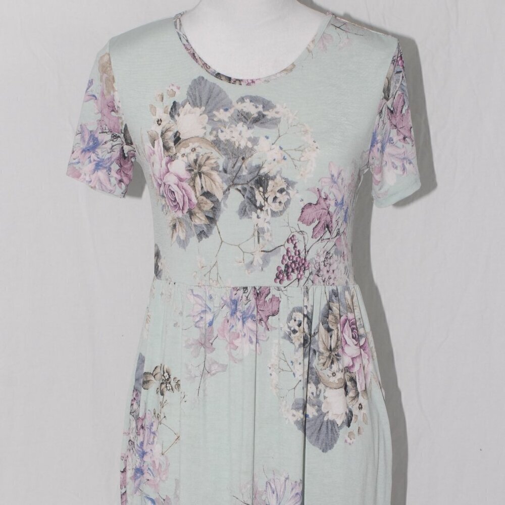 61” Maxi Summer Dress Heimish USA Small  Beautiful Green with Purple Floral EUC
